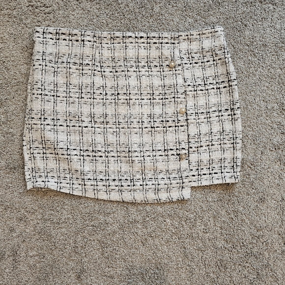 Plaid Print Cropped Mini Skirt with Pearl Embellishments - Picture 3 of 7